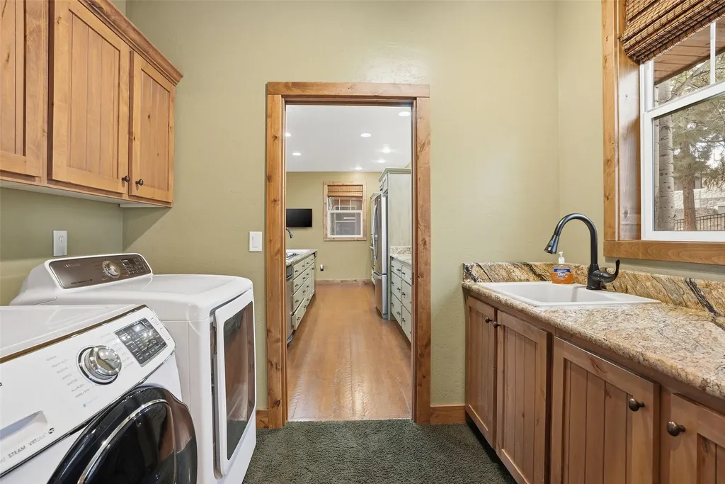 215 Peekaboo Trail Hamilton MT 59840