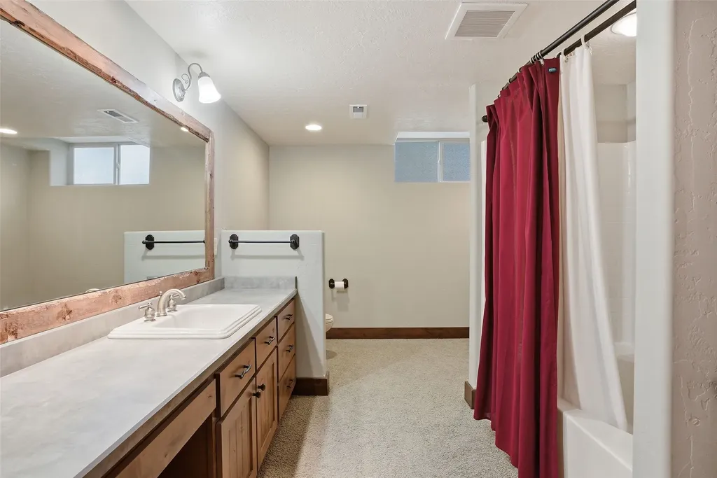 215 Peekaboo Trail Hamilton MT 59840