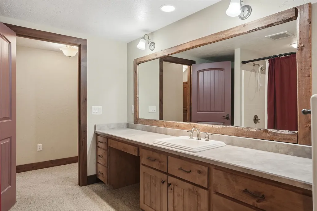 215 Peekaboo Trail Hamilton MT 59840