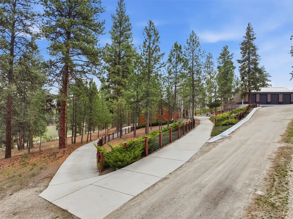215 Peekaboo Trail Hamilton MT 59840