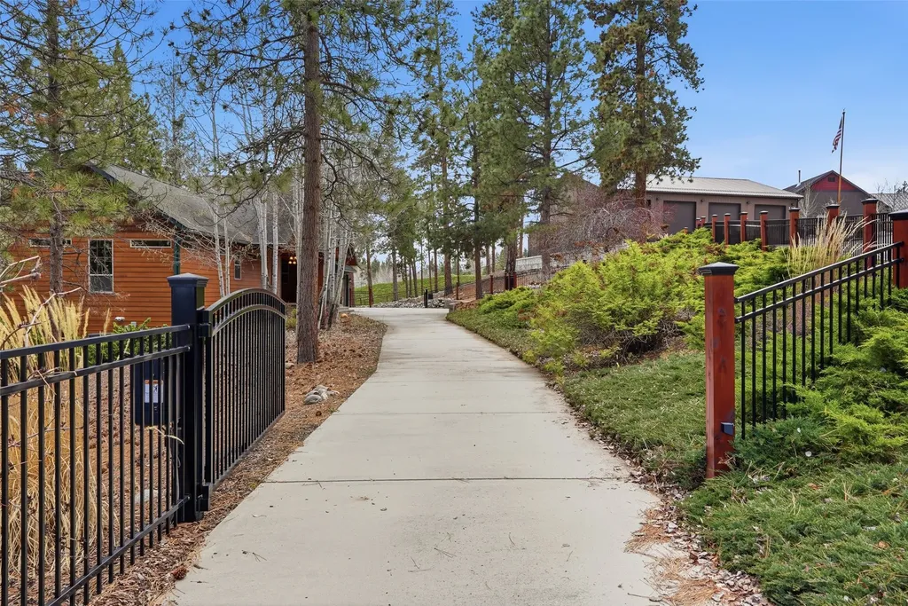 215 Peekaboo Trail Hamilton MT 59840