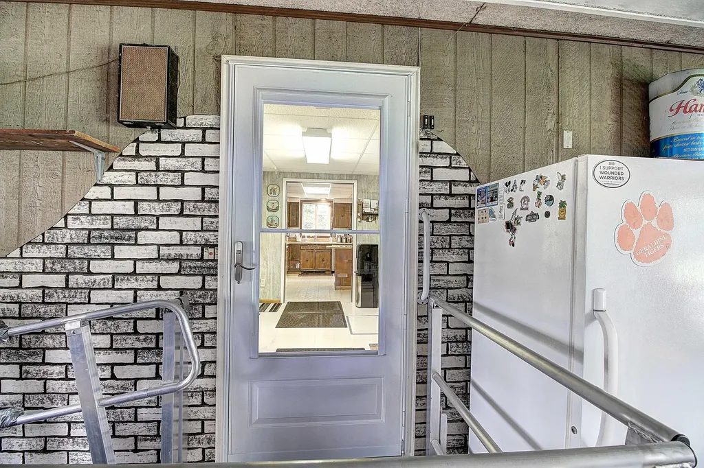 525 Collins Avenue Geraldine MT 59446
