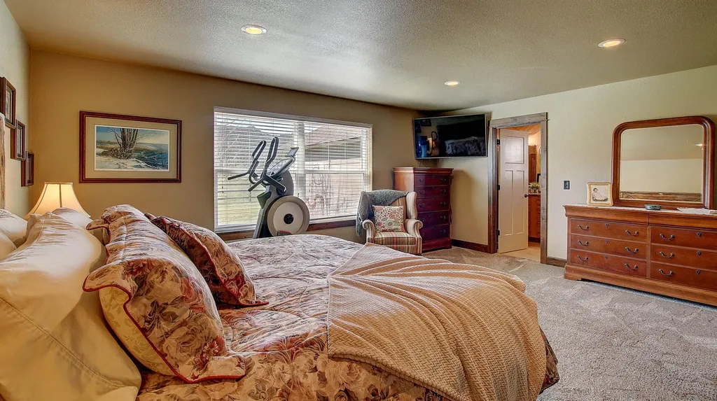 10961 Stella Blue Drive Lolo MT 59847