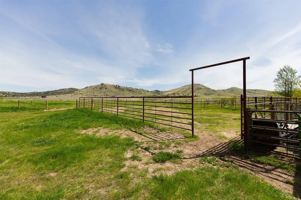 49 Redtail Hawk Road Mcallister MT 59740