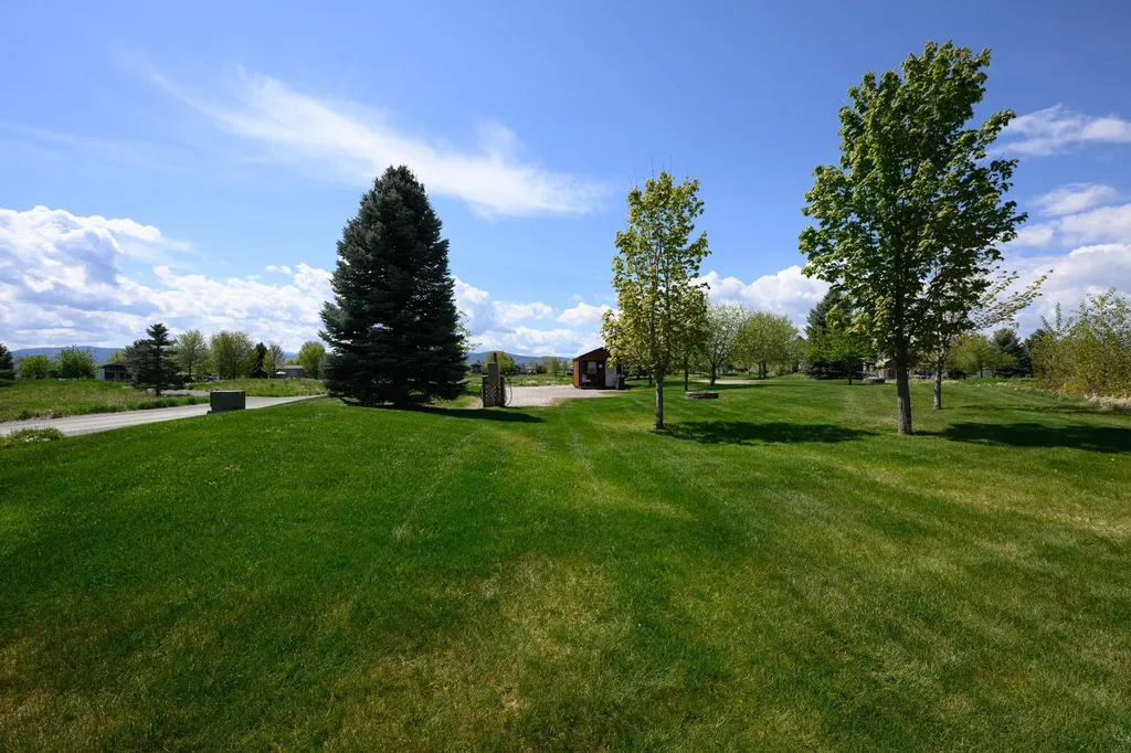 438 Kingfisher Loop Eureka MT 59917