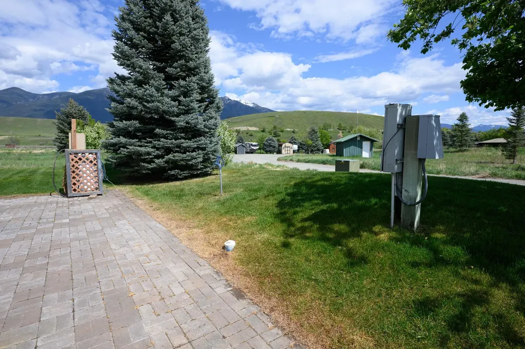438 Kingfisher Loop Eureka MT 59917