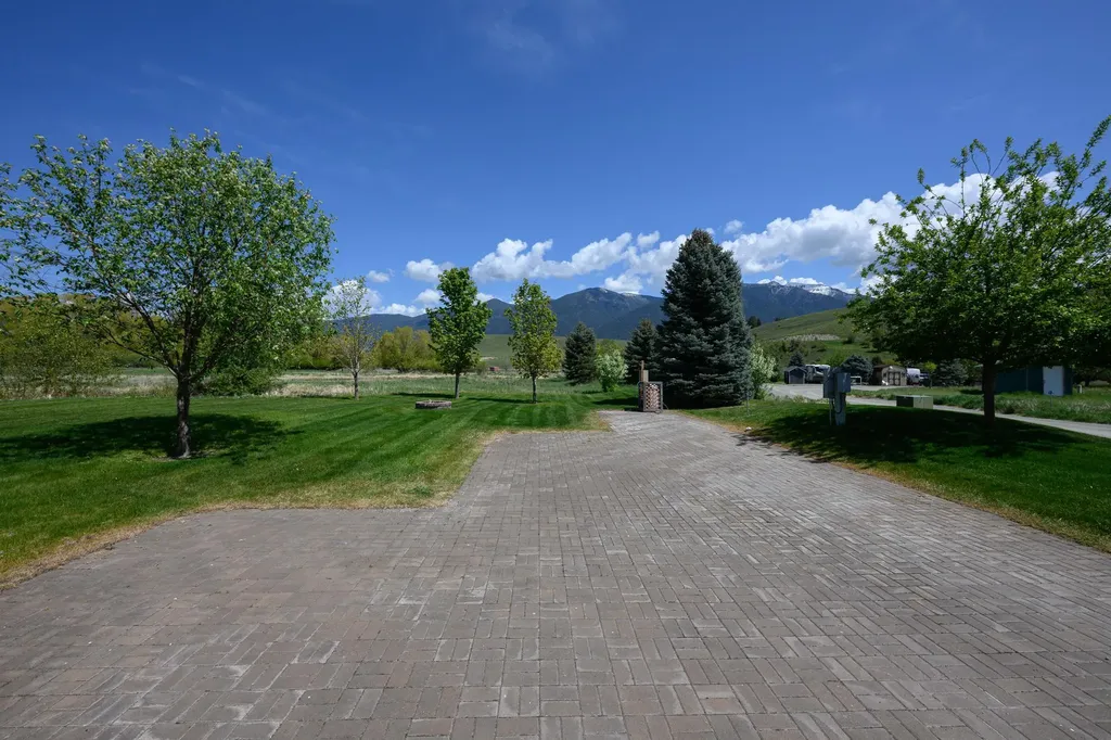 438 Kingfisher Loop Eureka MT 59917
