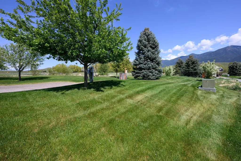 438 Kingfisher Loop Eureka MT 59917