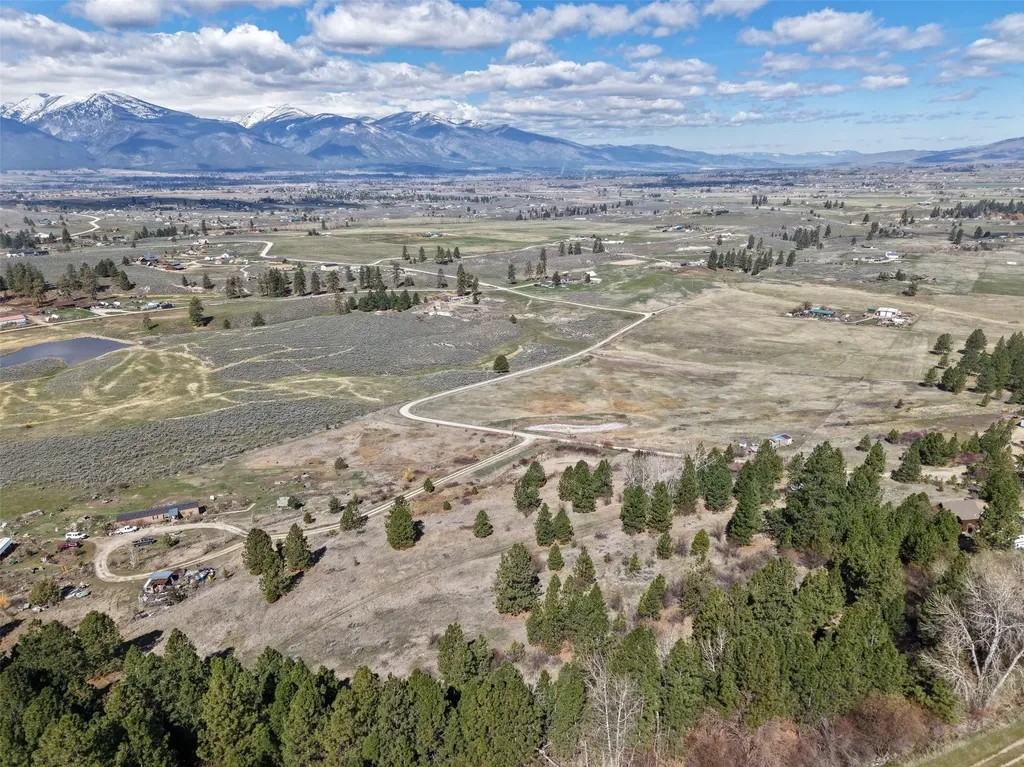 1233 Narrow Way Stevensville MT 59870