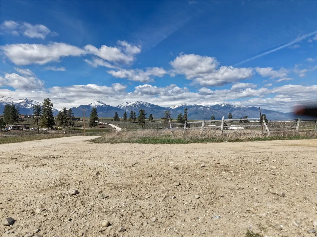 1233 Narrow Way Stevensville MT 59870