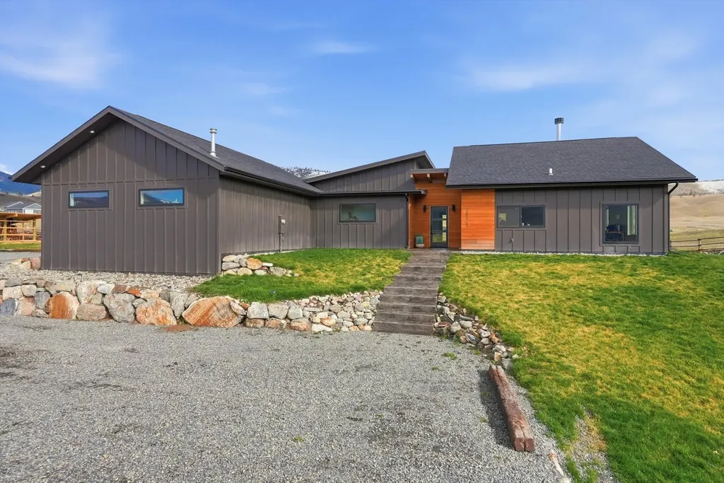 25567 Three Moon Drive Elmo MT 59915