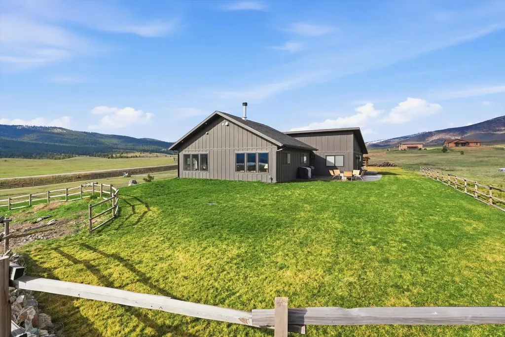 25567 Three Moon Drive Elmo MT 59915