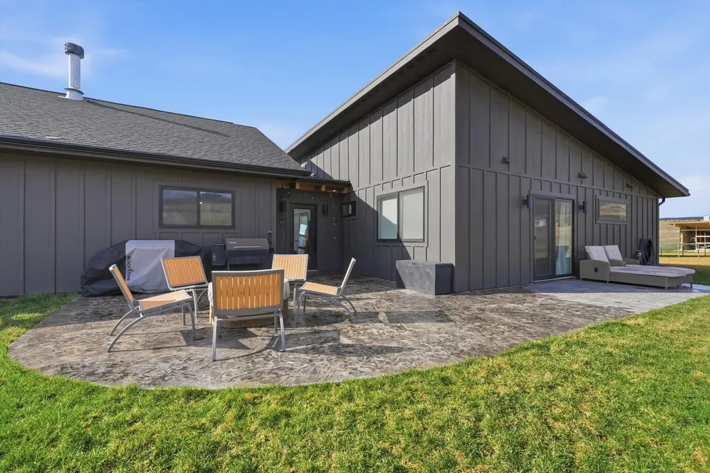 25567 Three Moon Drive Elmo MT 59915