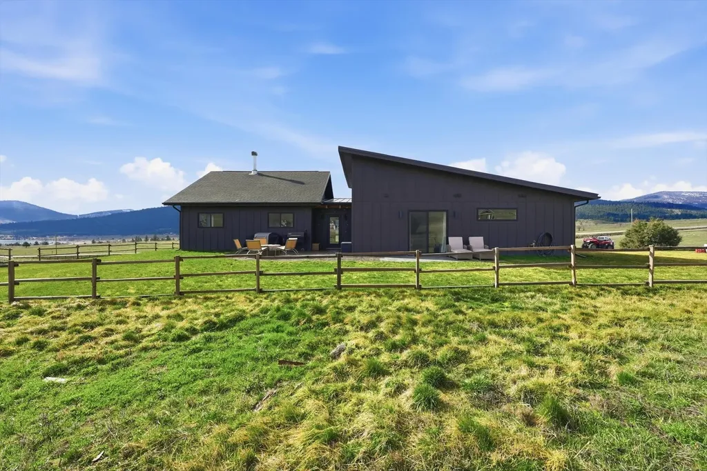 25567 Three Moon Drive Elmo MT 59915