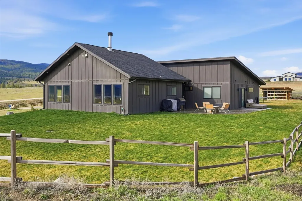 25567 Three Moon Drive Elmo MT 59915