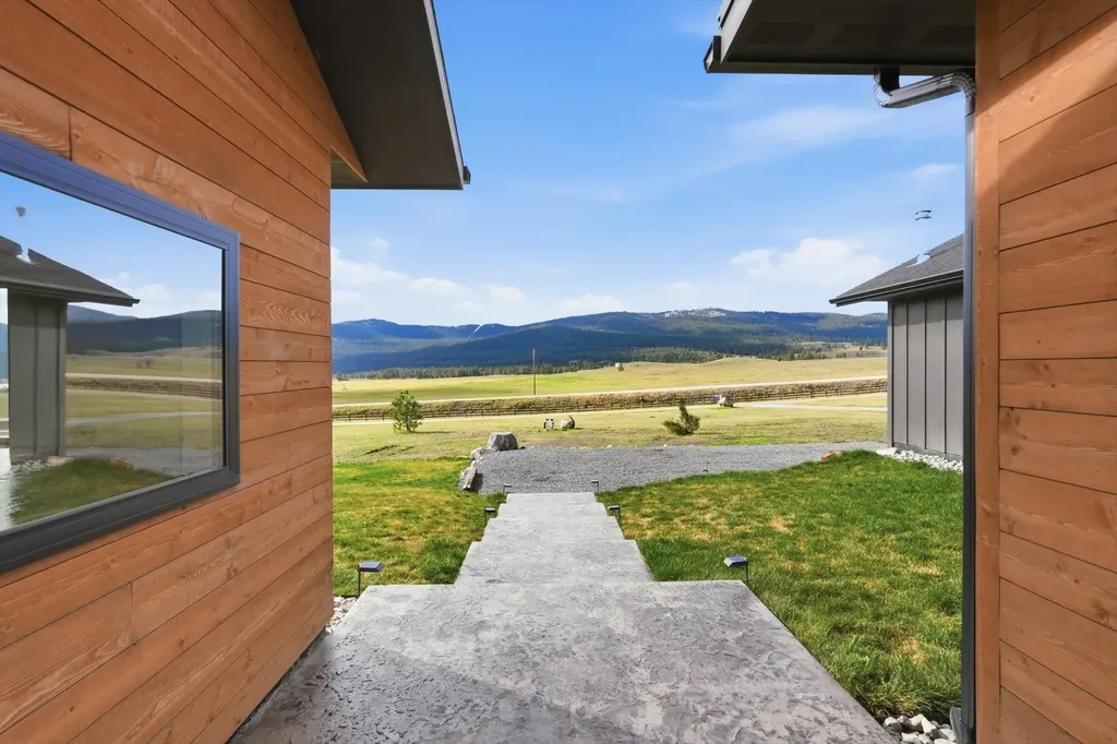 25567 Three Moon Drive Elmo MT 59915