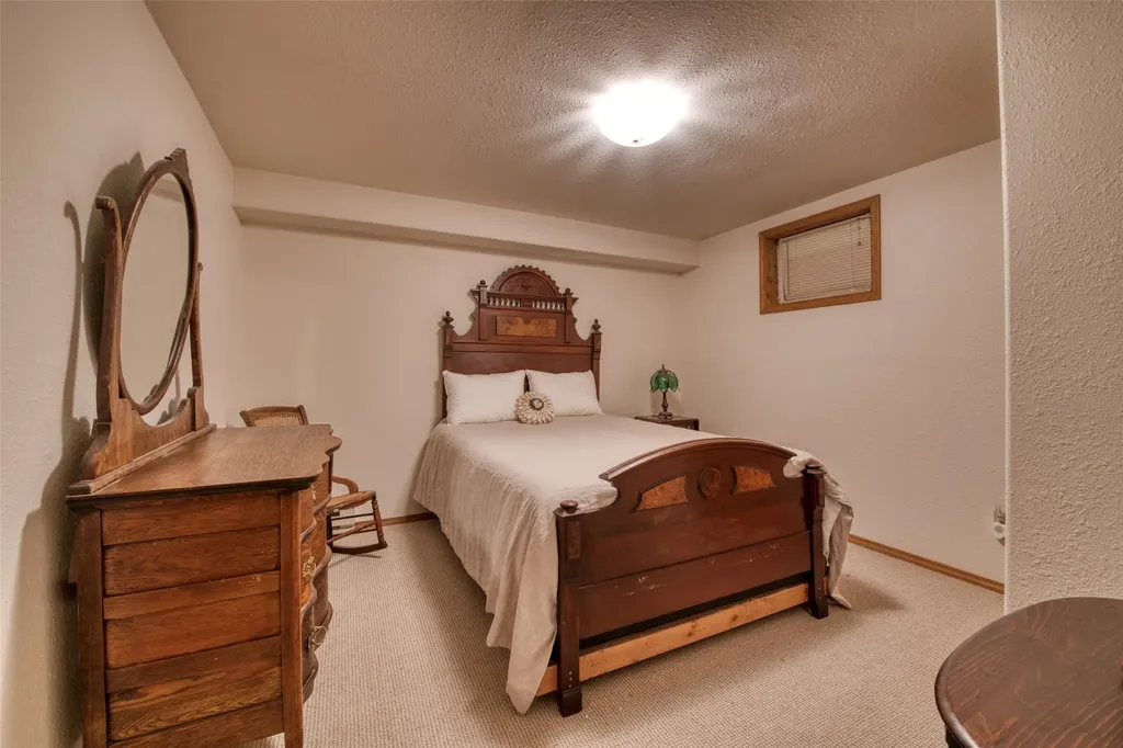 1062 Bear Creek Trail Victor MT 59875