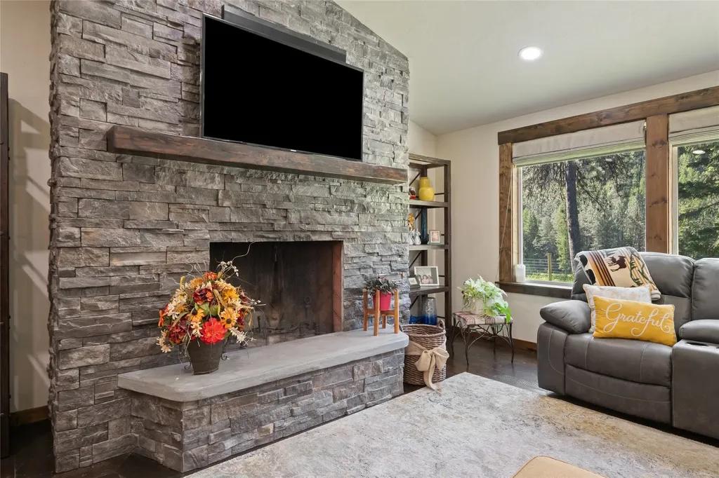 1042 Trestle Creek Drive St Regis MT 59866