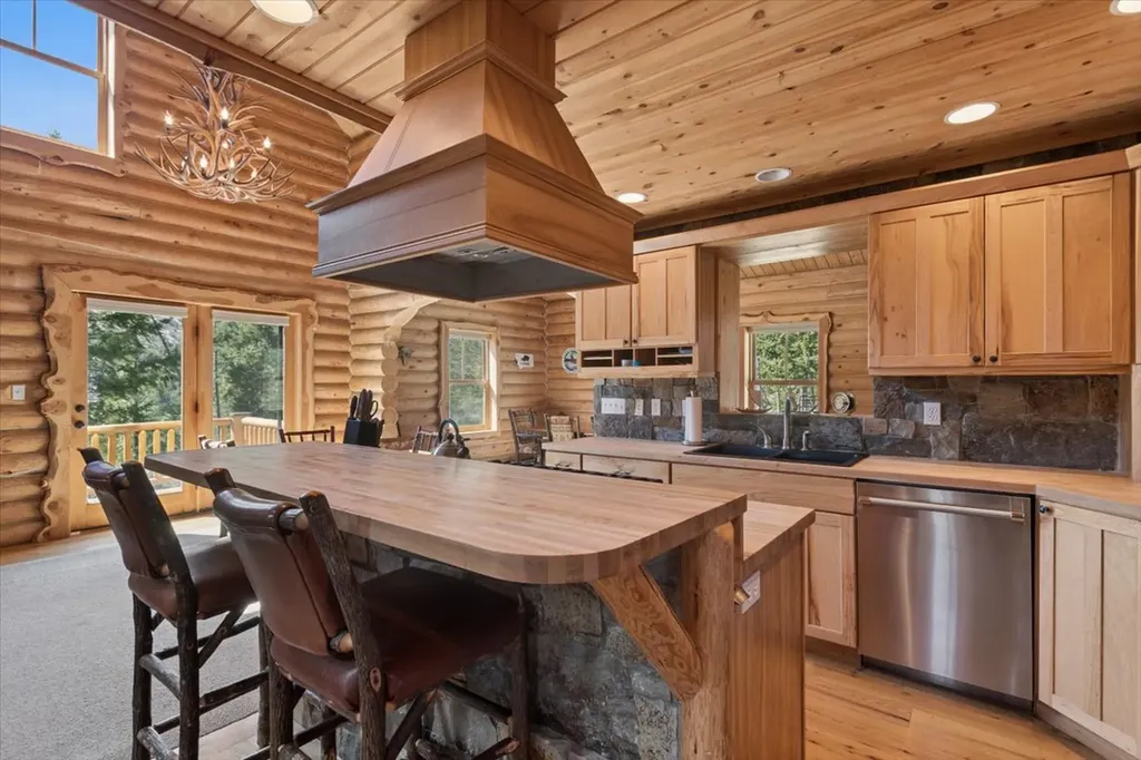 142 Eagles Landing Lakeside MT 59922