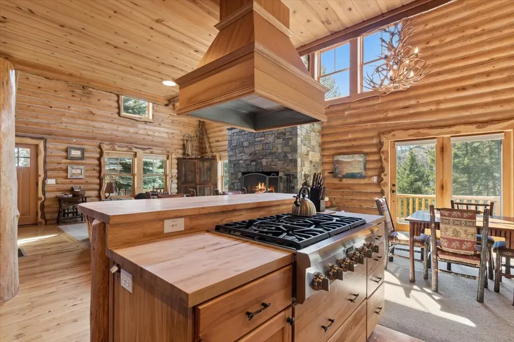 142 Eagles Landing Lakeside MT 59922