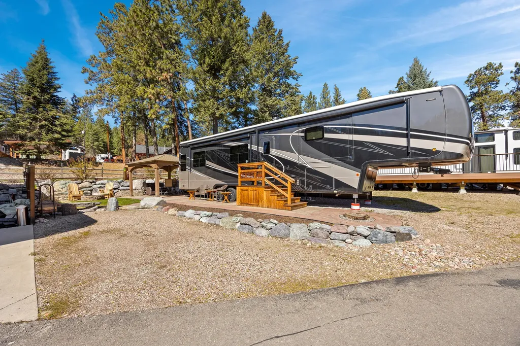 33336 Whitecap Lane Bigfork MT 59911