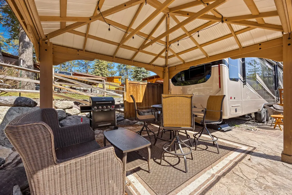 33336 Whitecap Lane Bigfork MT 59911