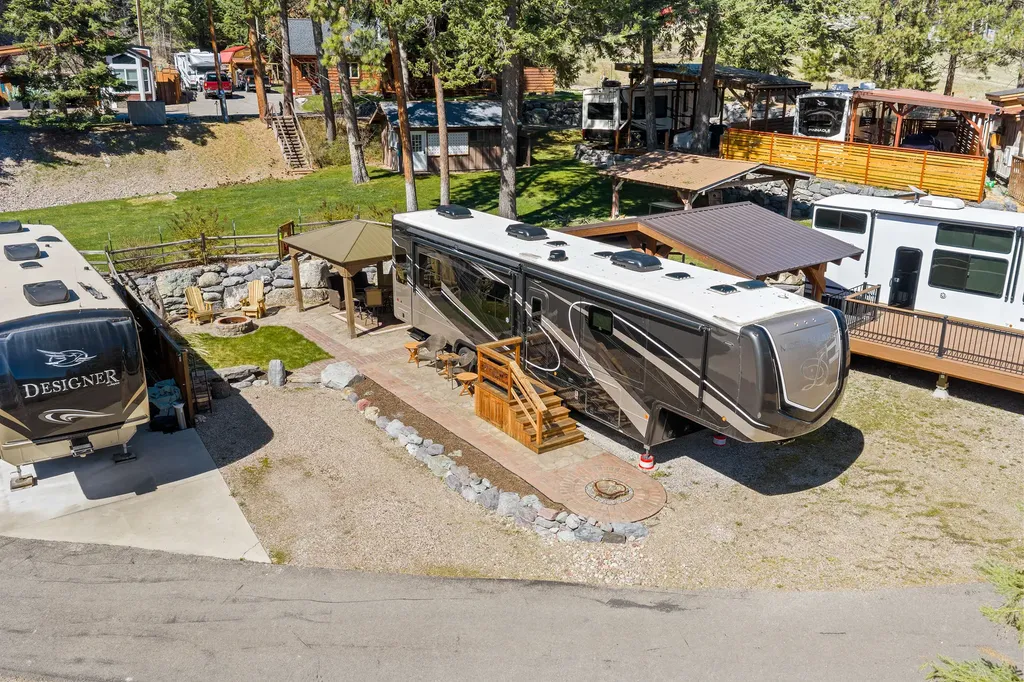 33336 Whitecap Lane Bigfork MT 59911