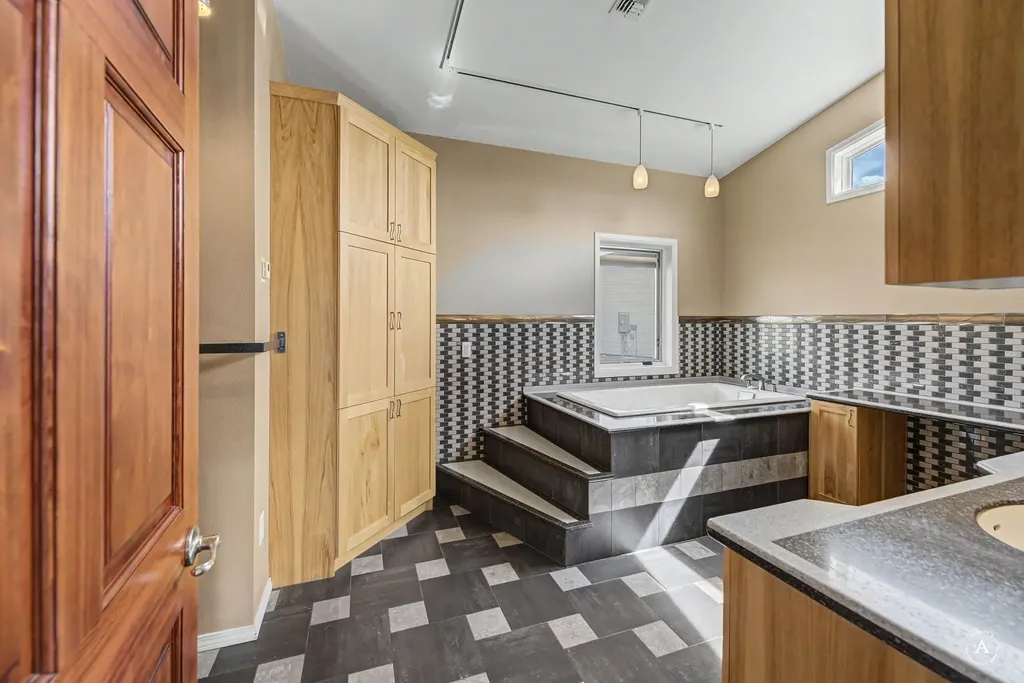 6131 Johnson Road East Helena MT 59635