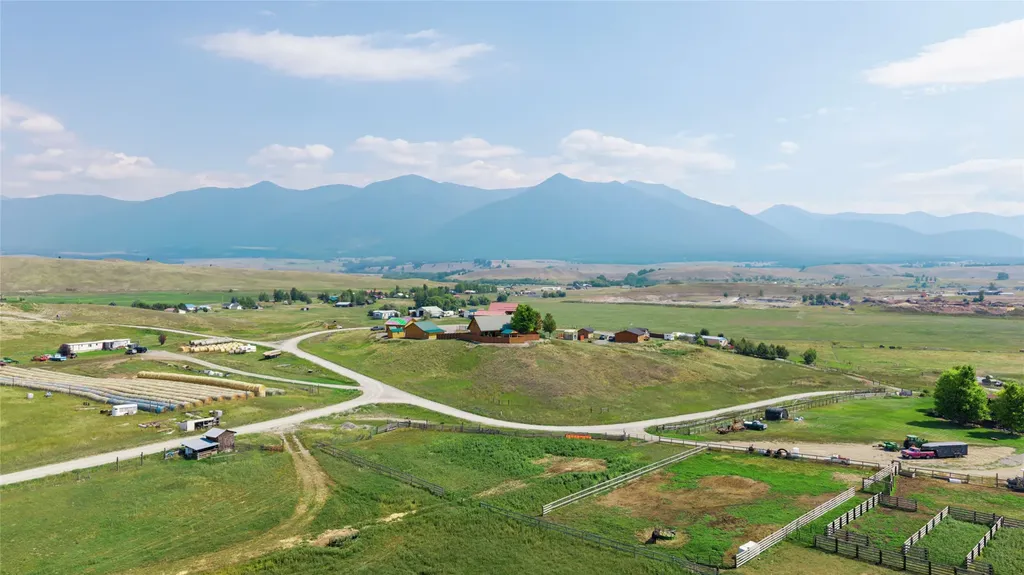 126 Glacial High Court Eureka MT 59917
