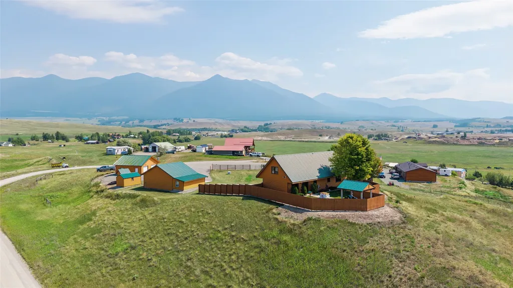 126 Glacial High Court Eureka MT 59917