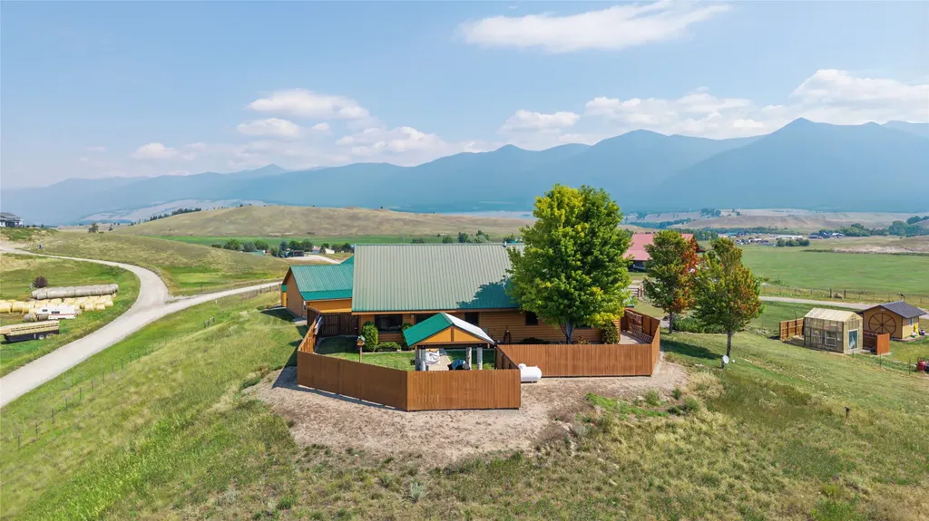 126 Glacial High Court Eureka MT 59917