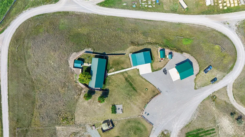 126 Glacial High Court Eureka MT 59917