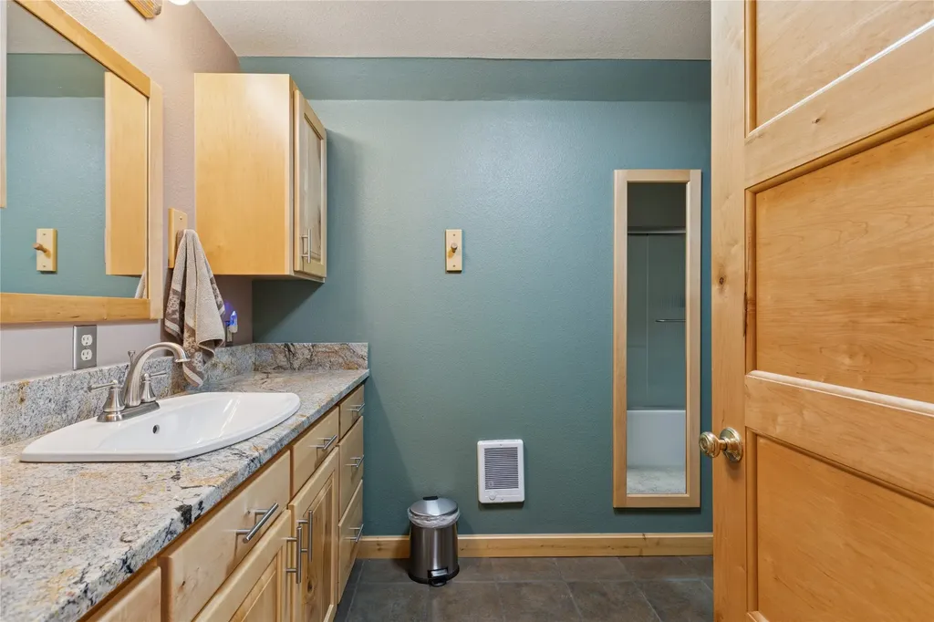 126 Glacial High Court Eureka MT 59917