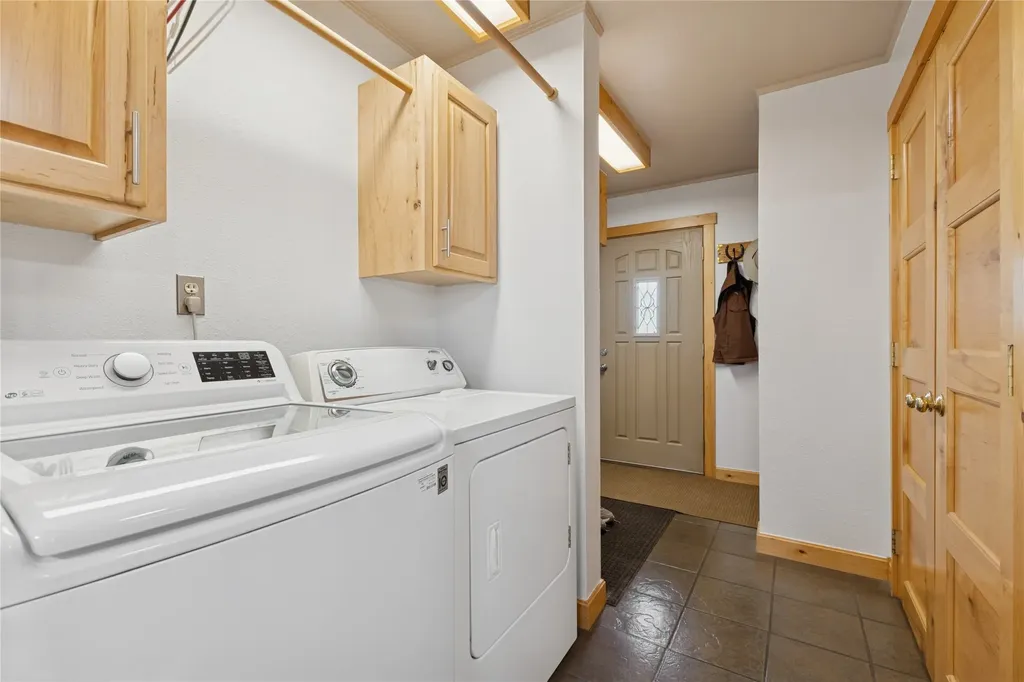 126 Glacial High Court Eureka MT 59917