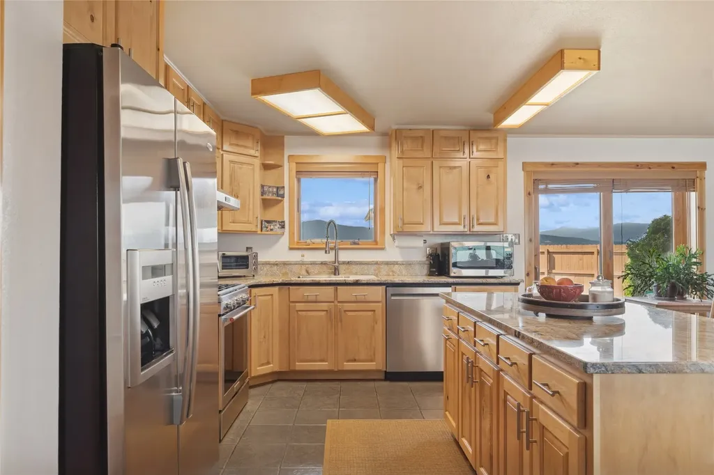 126 Glacial High Court Eureka MT 59917