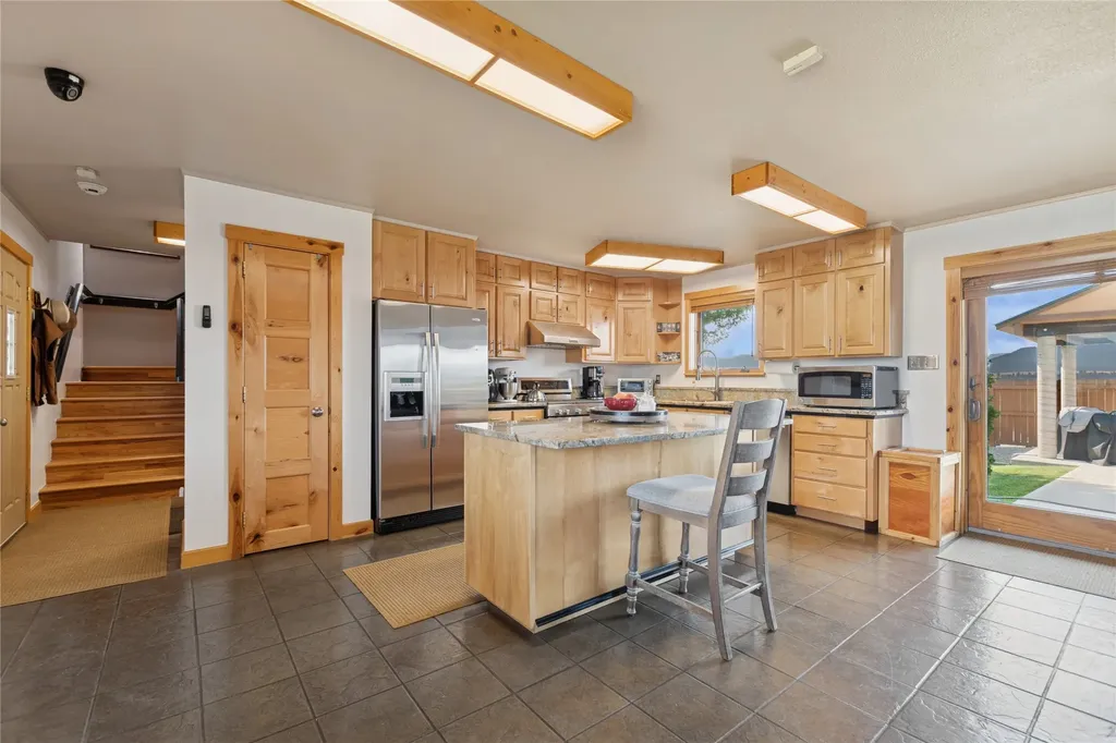 126 Glacial High Court Eureka MT 59917