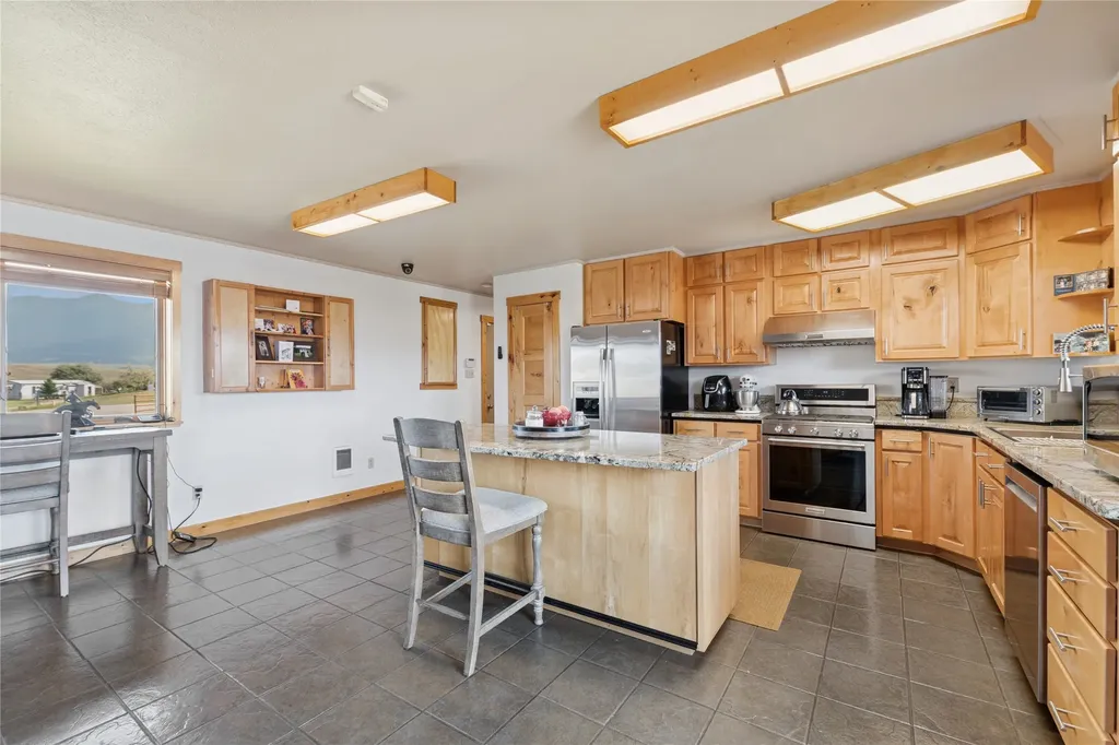 126 Glacial High Court Eureka MT 59917