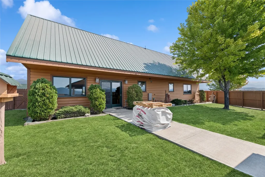 126 Glacial High Court Eureka MT 59917