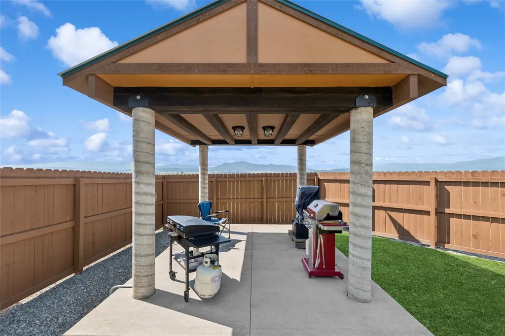 126 Glacial High Court Eureka MT 59917