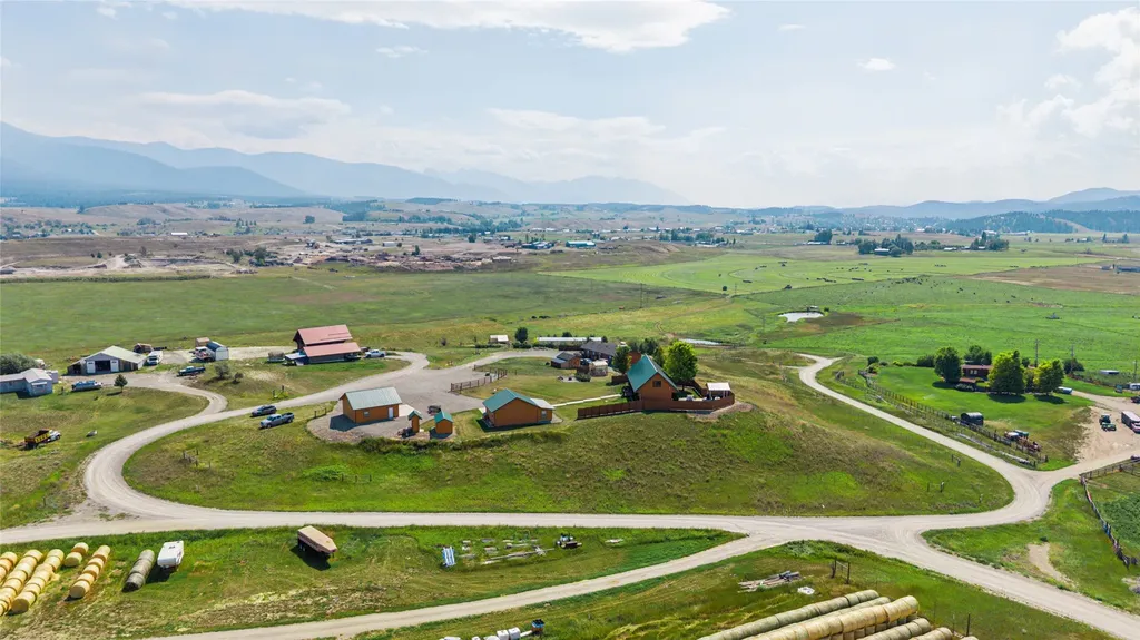 126 Glacial High Court Eureka MT 59917