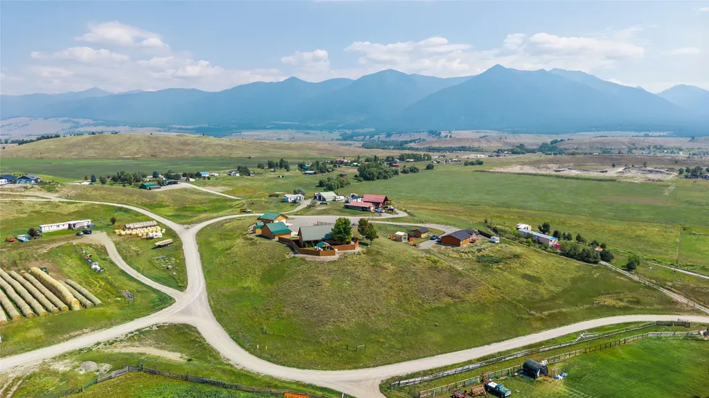 126 Glacial High Court Eureka MT 59917