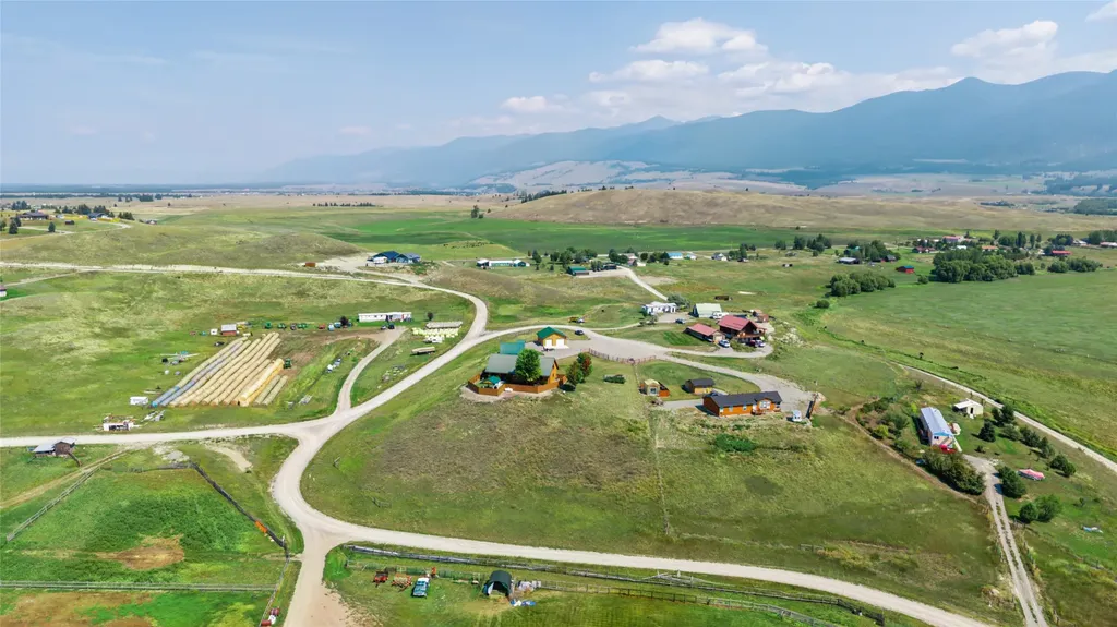 126 Glacial High Court Eureka MT 59917