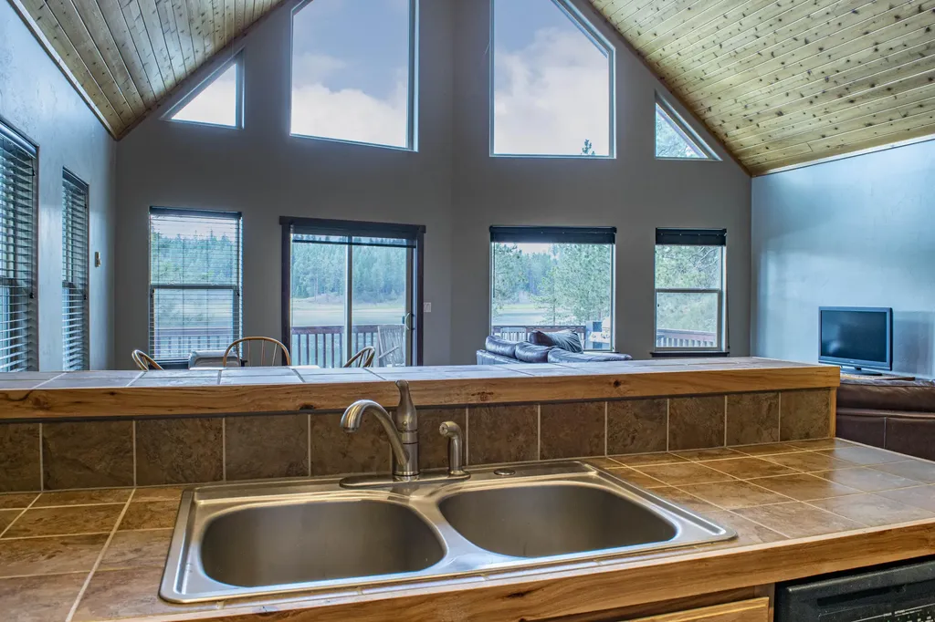 171 Carpenter Lane Eureka MT 59917