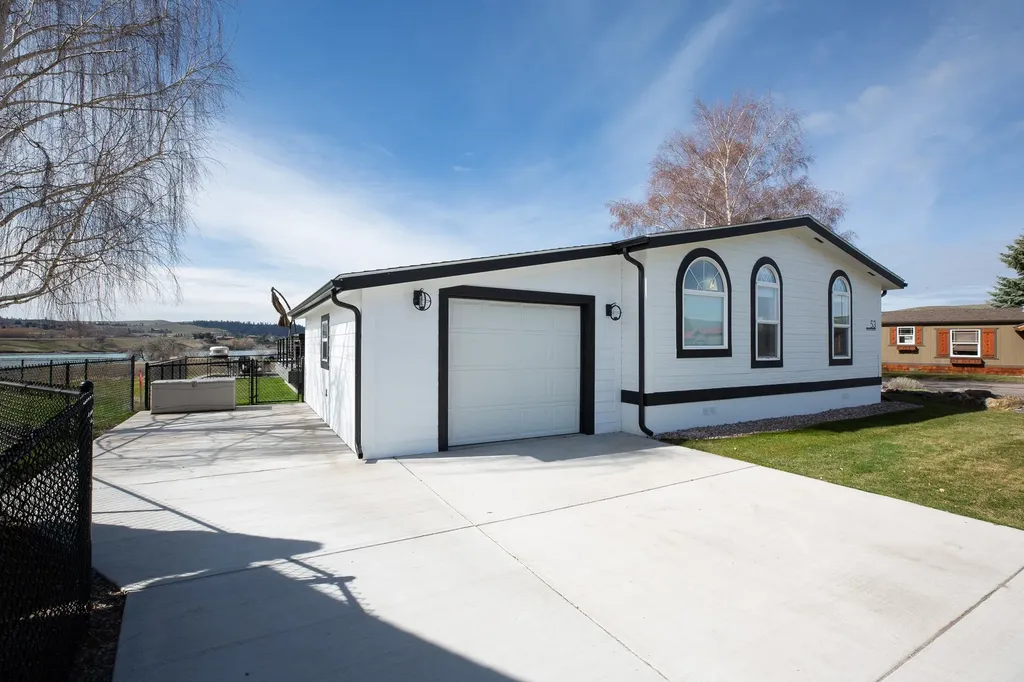 9 Regatta Road Polson MT 59860