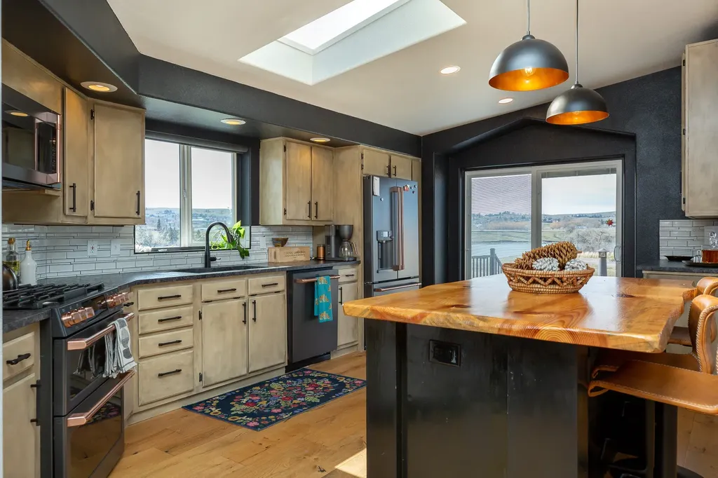 9 Regatta Road Polson MT 59860