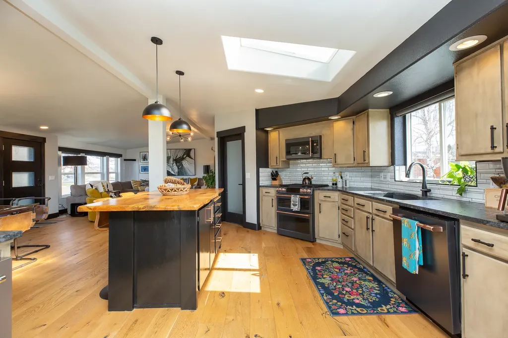 9 Regatta Road Polson MT 59860
