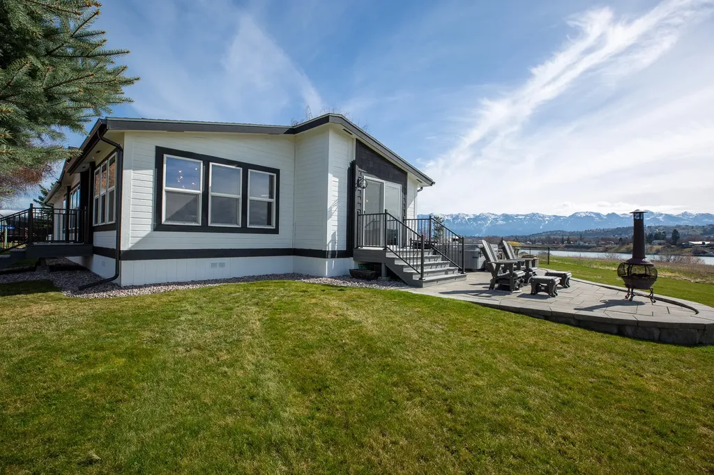 9 Regatta Road Polson MT 59860