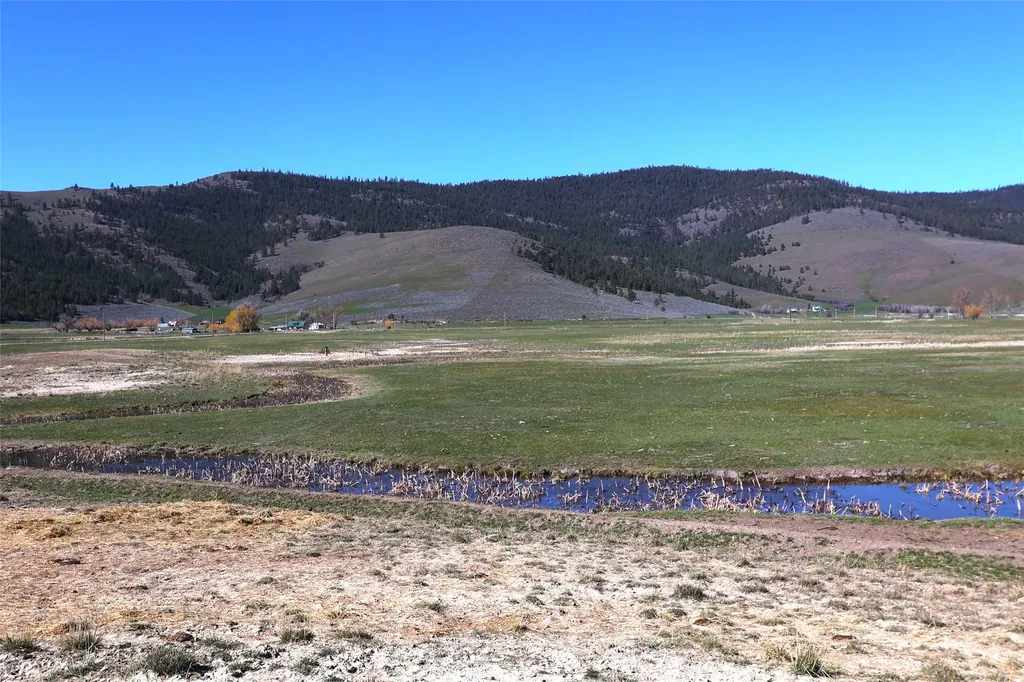 150 Patton Road Lonepine MT 59848
