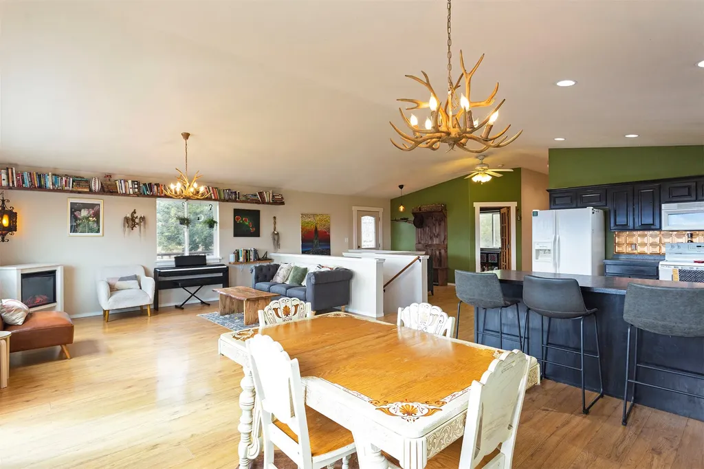 959 W Cow Creek Road Hamilton MT 59840