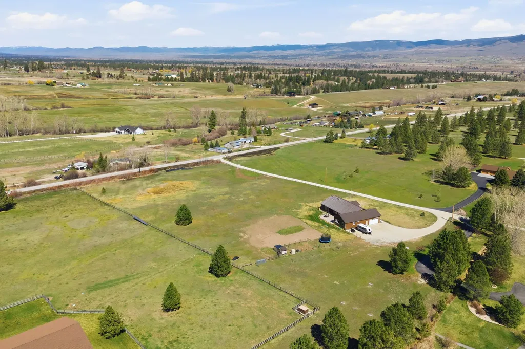 1291 Rhonda Lane Victor MT 59875